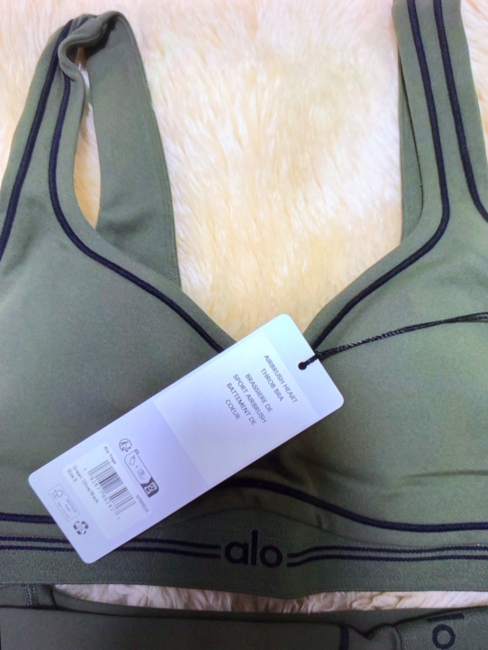 ALO Yoga Olive & Black Contrast V-Neck Sports Bra And Legging Set - Picture 6 of 7